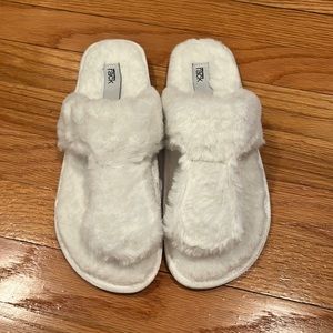 Nordstrom rack ivory furry open toe slippers